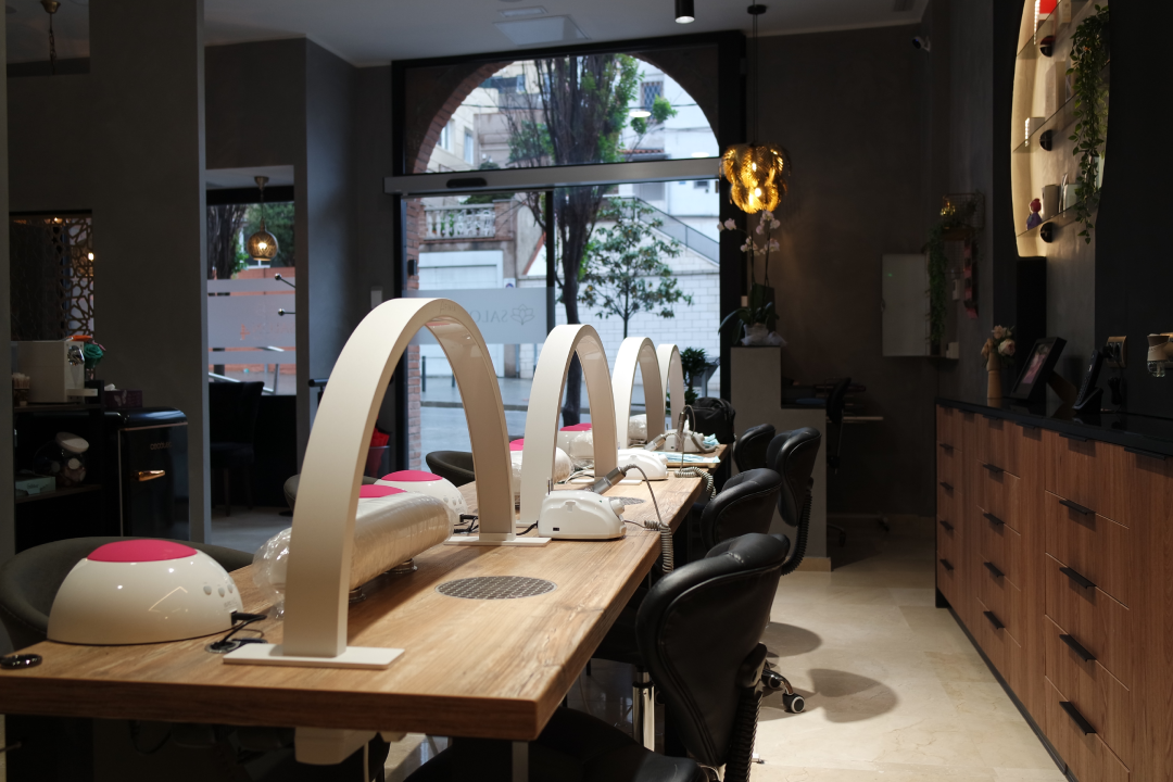 Manicura semipermanente o gel acabado salon4 santa coloma Manicura semipermanente o gel acabado salon4 santa coloma